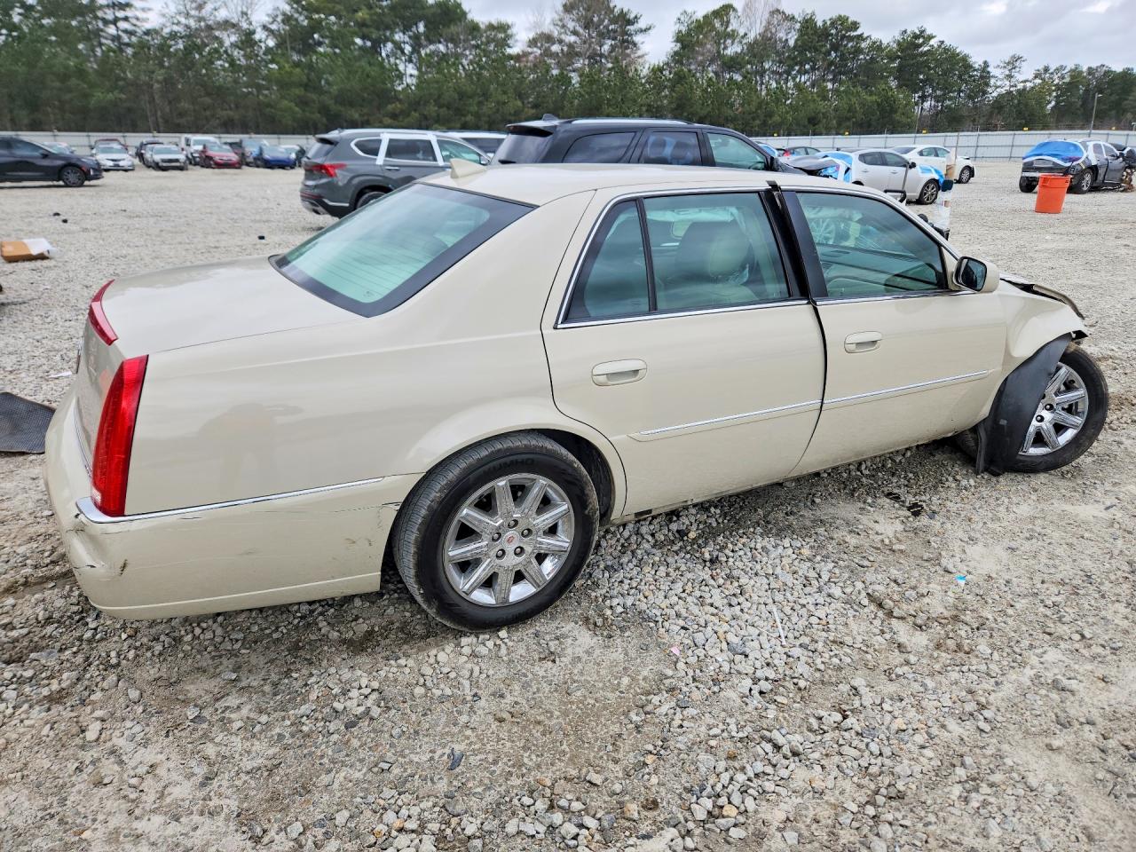 2011 CADILLAC DTS PREMIUM COLLECTION photo 3