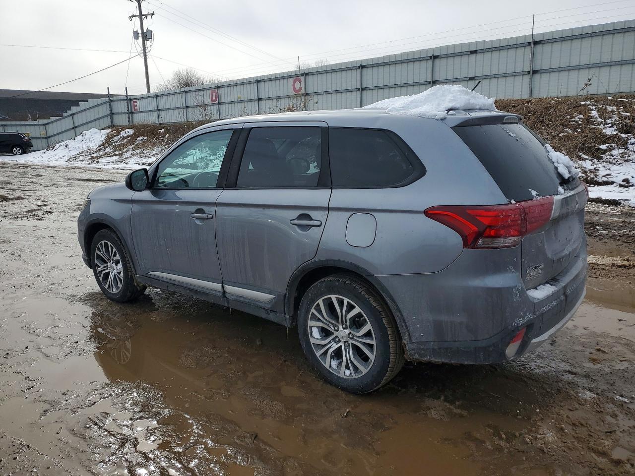 2016 MITSUBISHI OUTLANDER SE photo 2