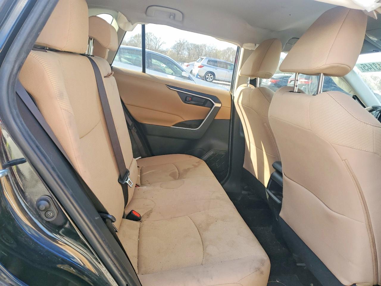 2019 TOYOTA RAV4 LE photo 31