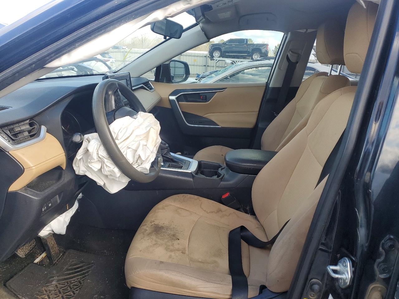 2019 TOYOTA RAV4 LE photo 19
