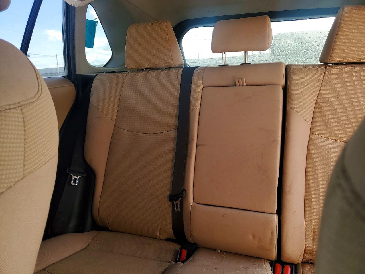 2019 TOYOTA RAV4 LE photo 28