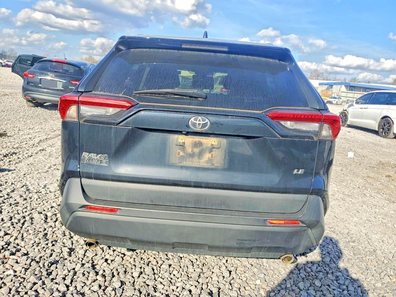 2019 TOYOTA RAV4 LE photo 16