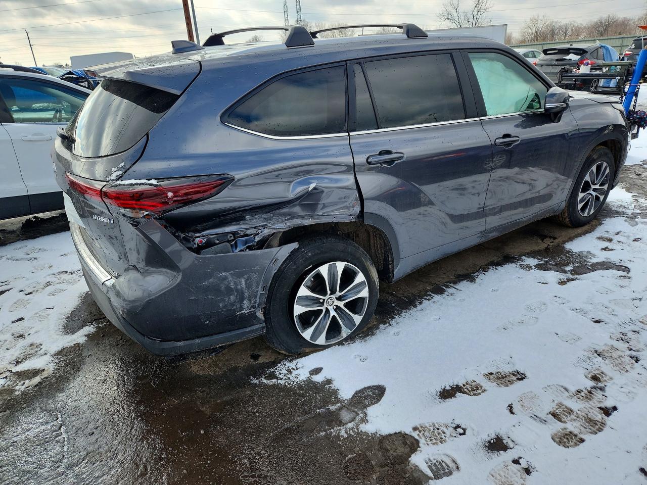 2024 TOYOTA HIGHLANDER HYBRID XLE photo 7