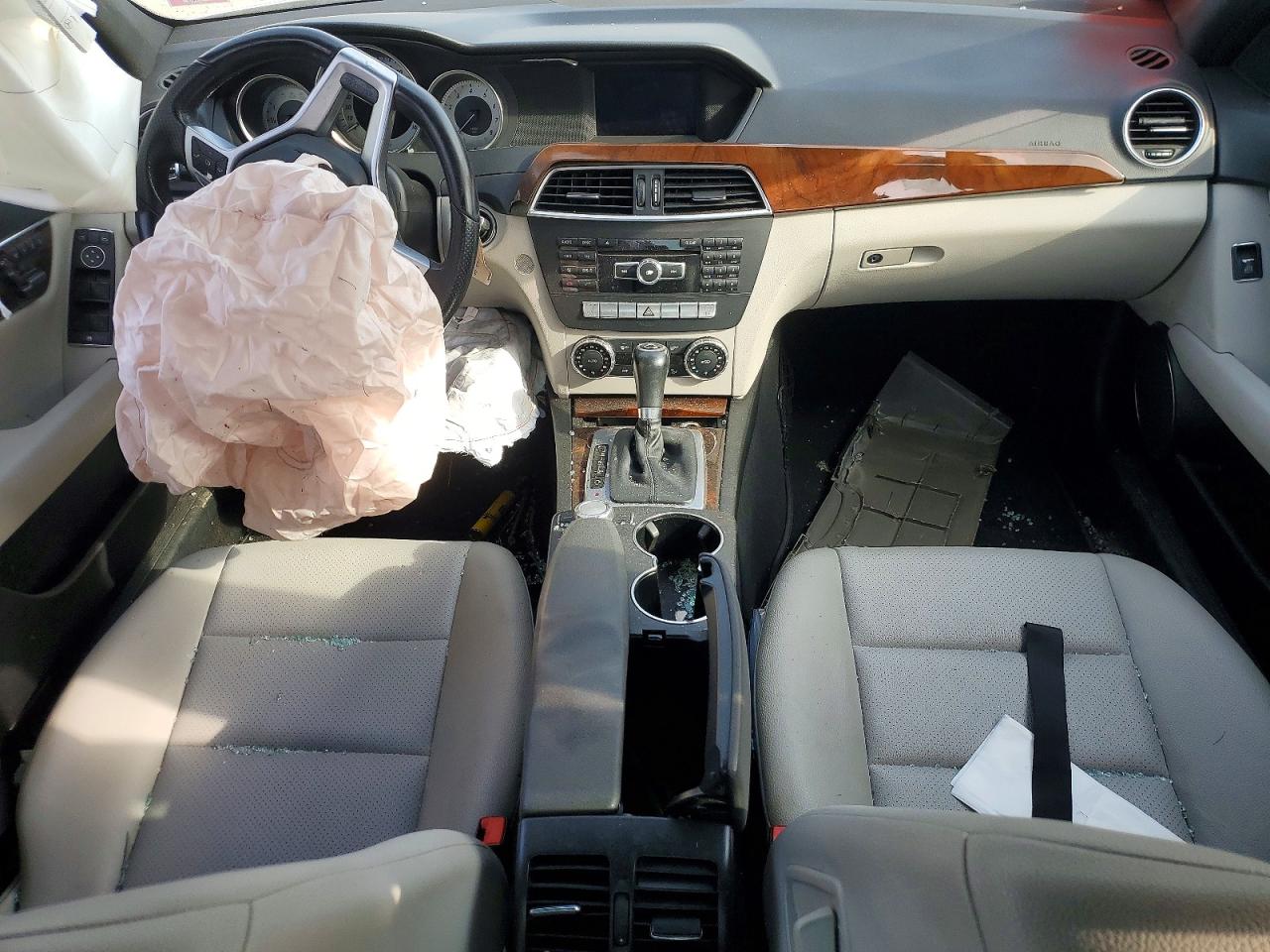 2013 MERCEDES-BENZ C 250 photo 22