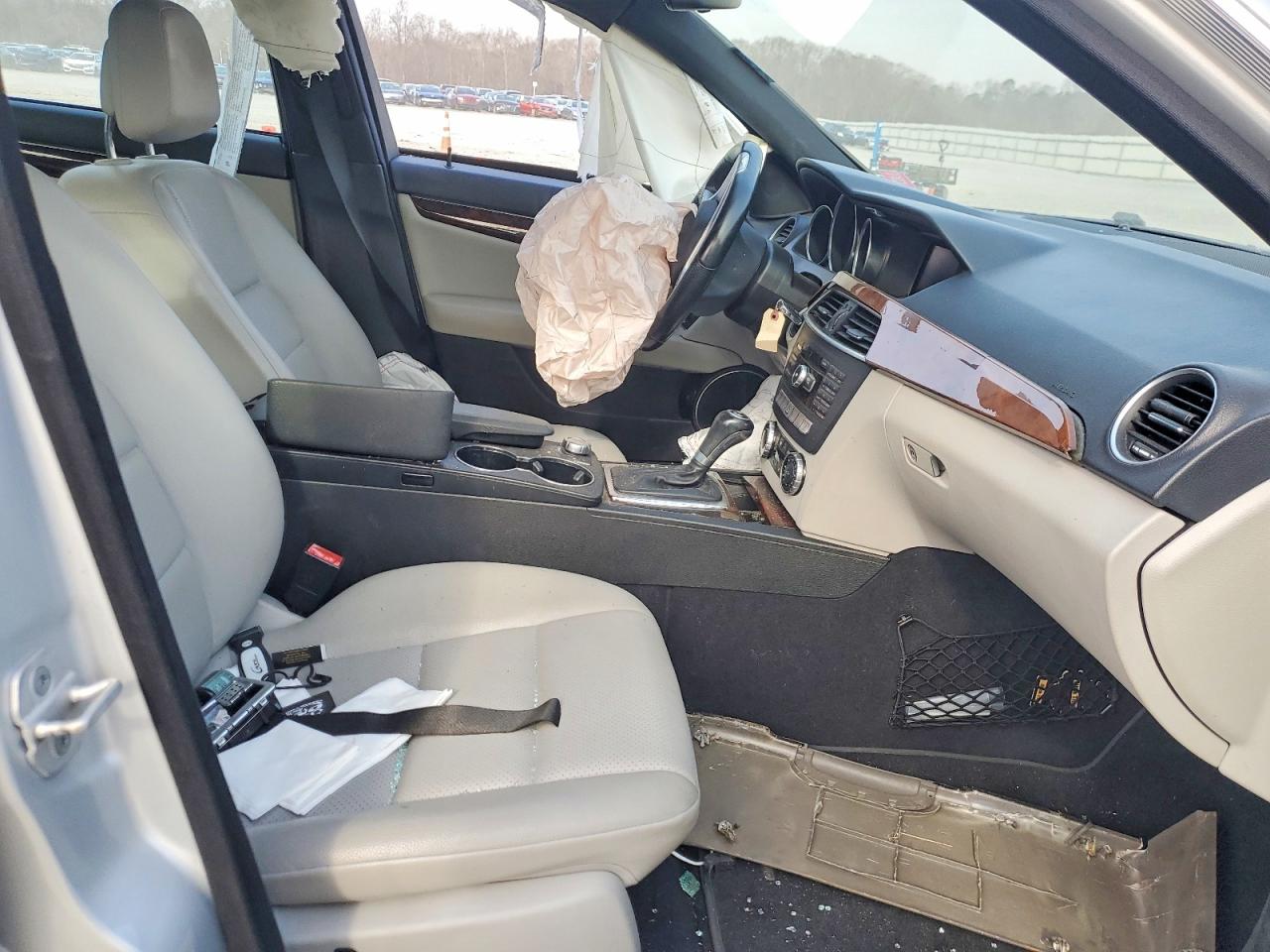 2013 MERCEDES-BENZ C 250 photo 19