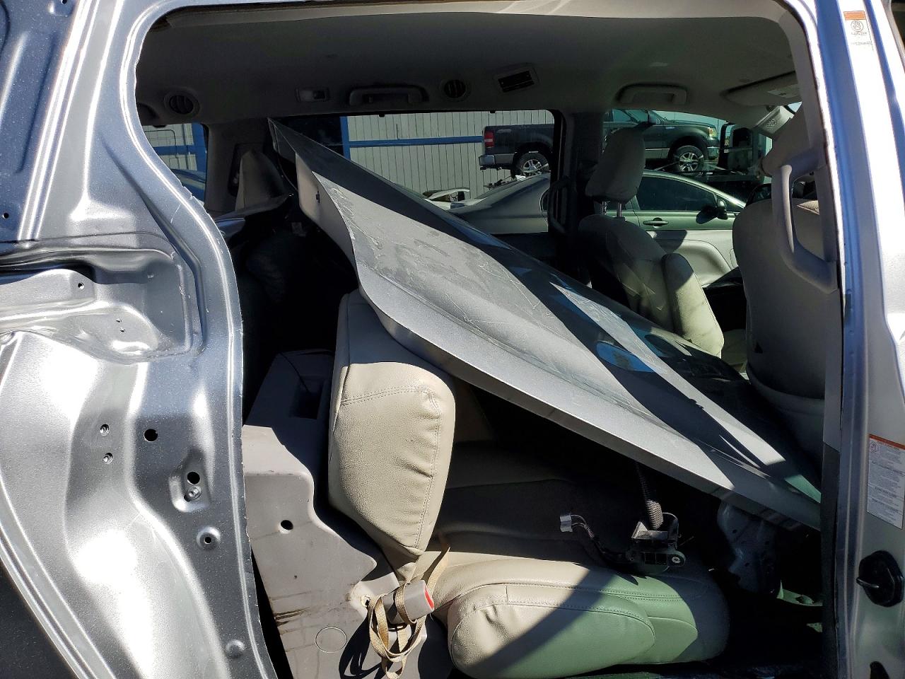 2020 TOYOTA SIENNA LE 8-PASSENGER photo 31