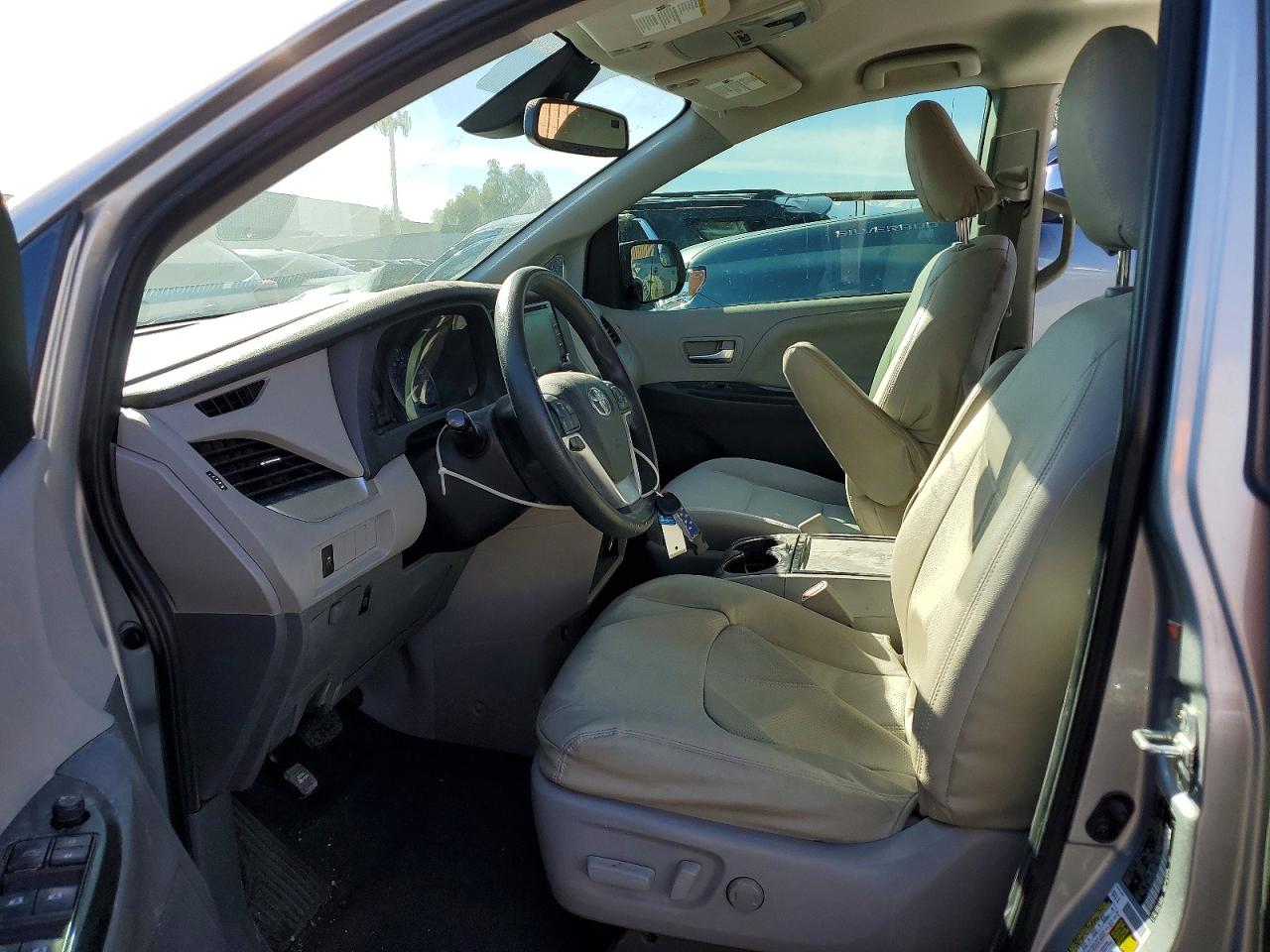 2020 TOYOTA SIENNA LE 8-PASSENGER photo 19