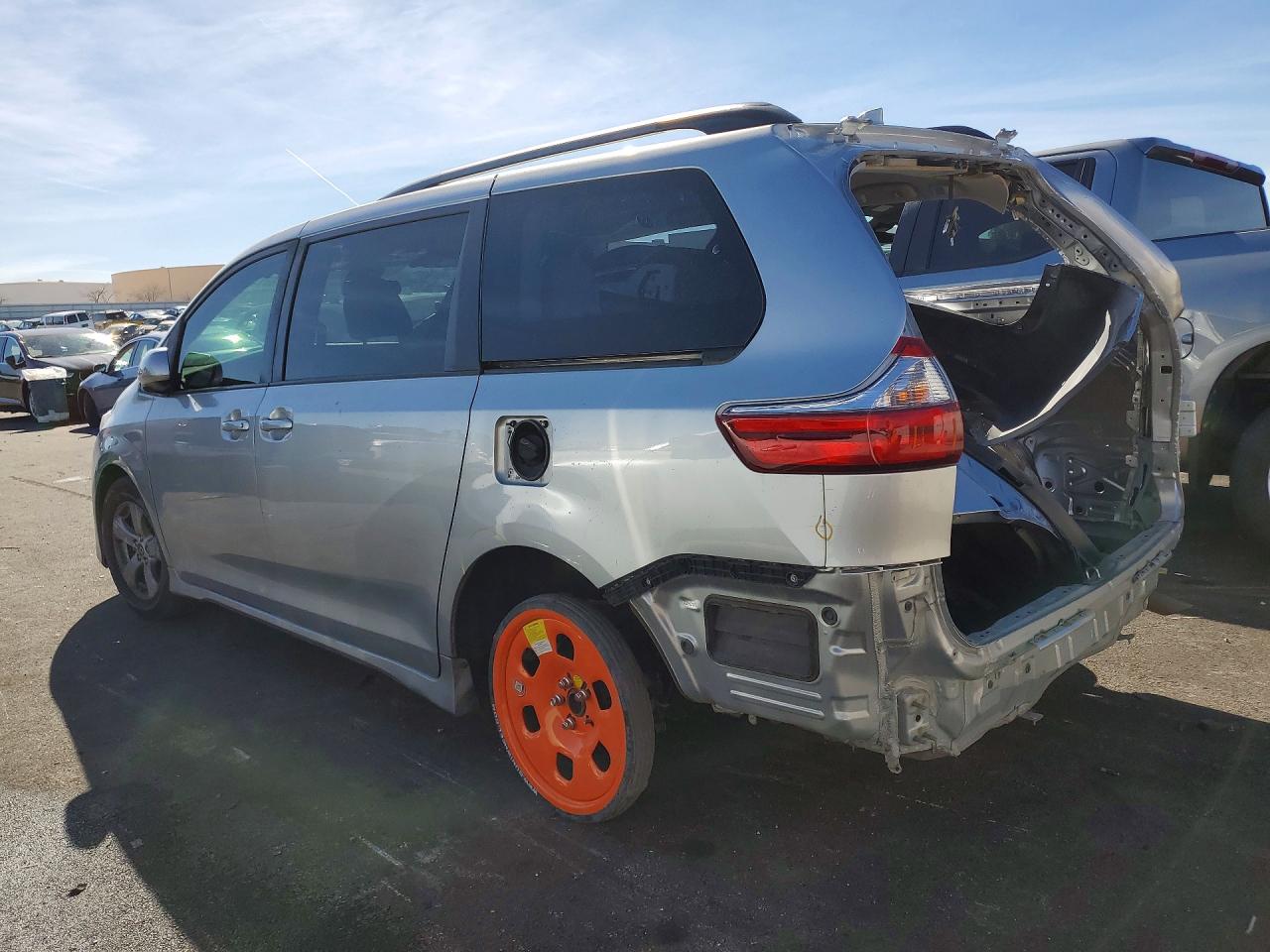 2020 TOYOTA SIENNA LE 8-PASSENGER photo 4