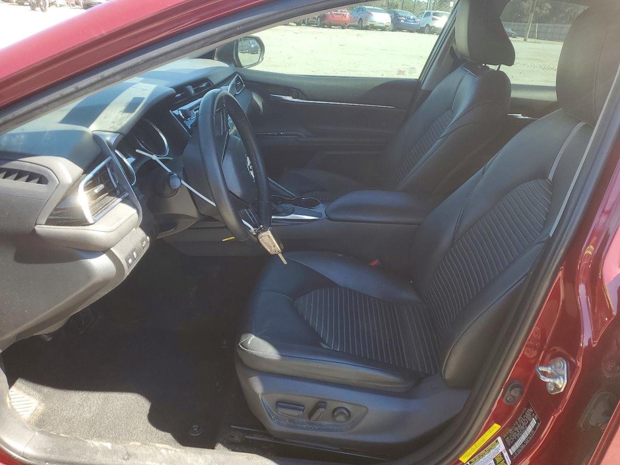 2018 TOYOTA CAMRY SE photo 7