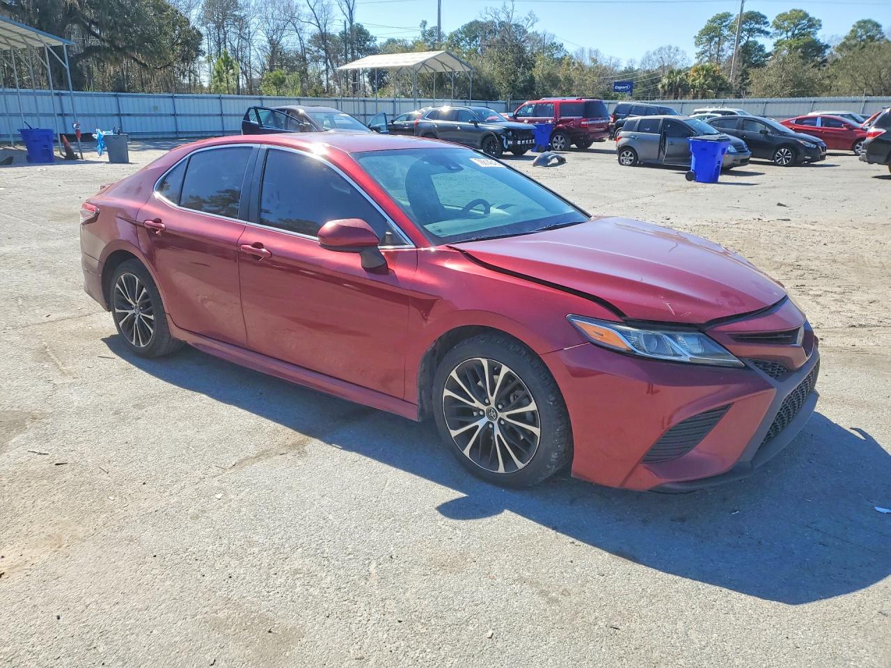2018 TOYOTA CAMRY SE photo 4
