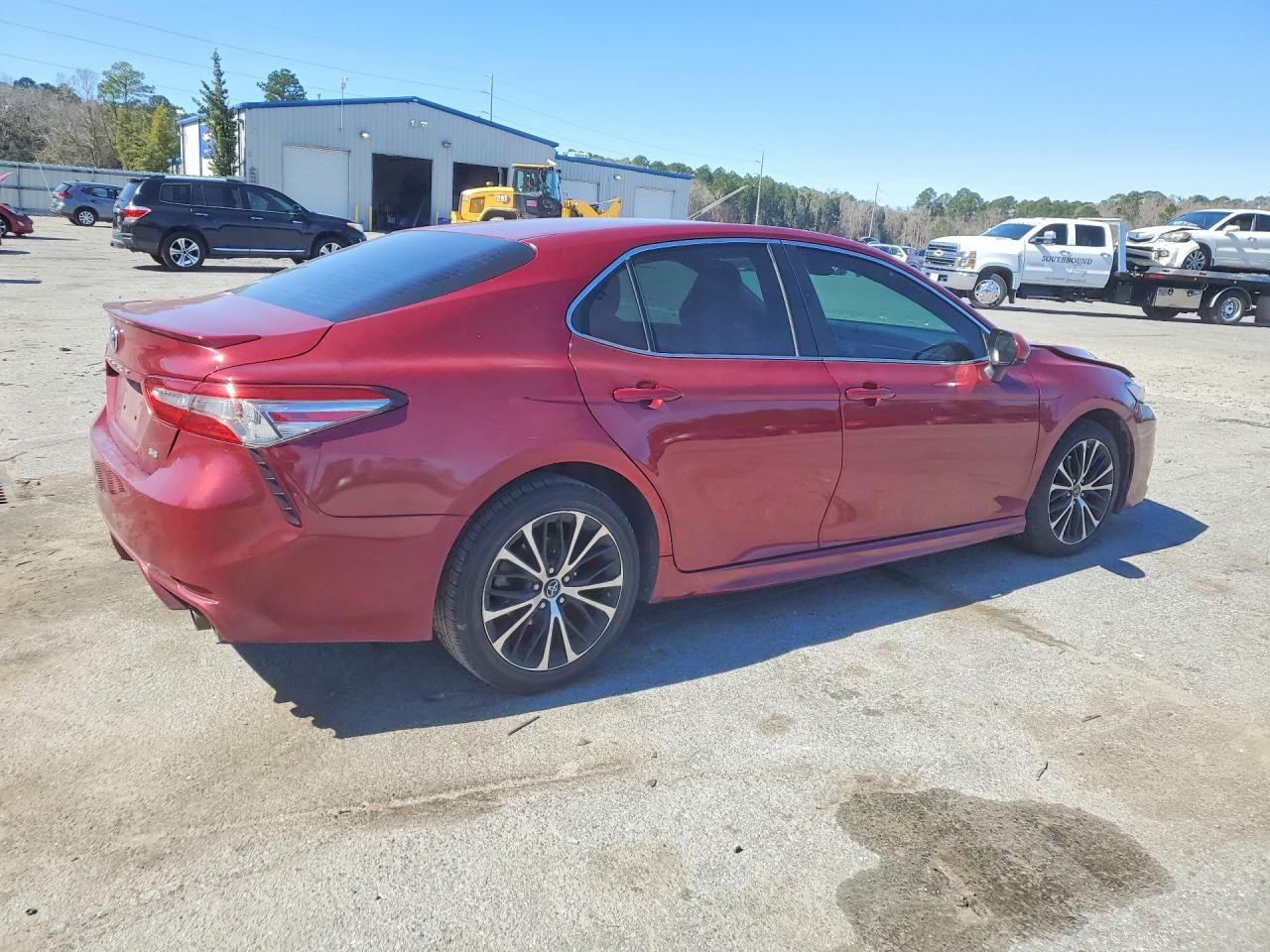 2018 TOYOTA CAMRY SE photo 3