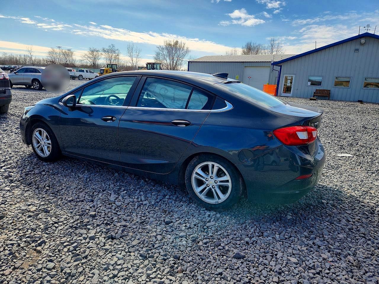 2017 CHEVROLET CRUZE LT photo 2