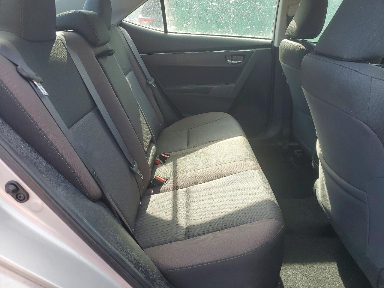 2017 TOYOTA COROLLA LE photo 10