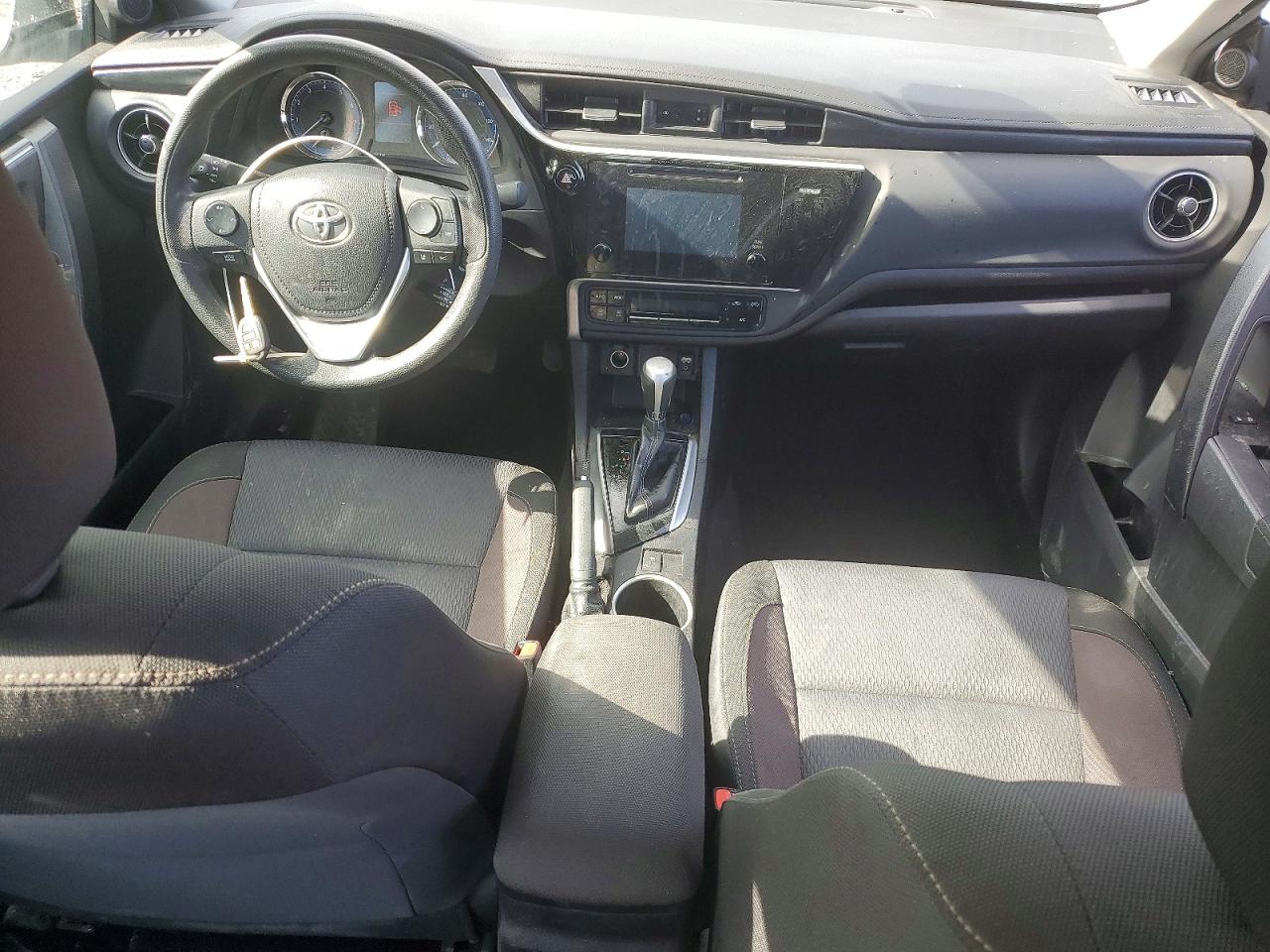 2017 TOYOTA COROLLA LE photo 8
