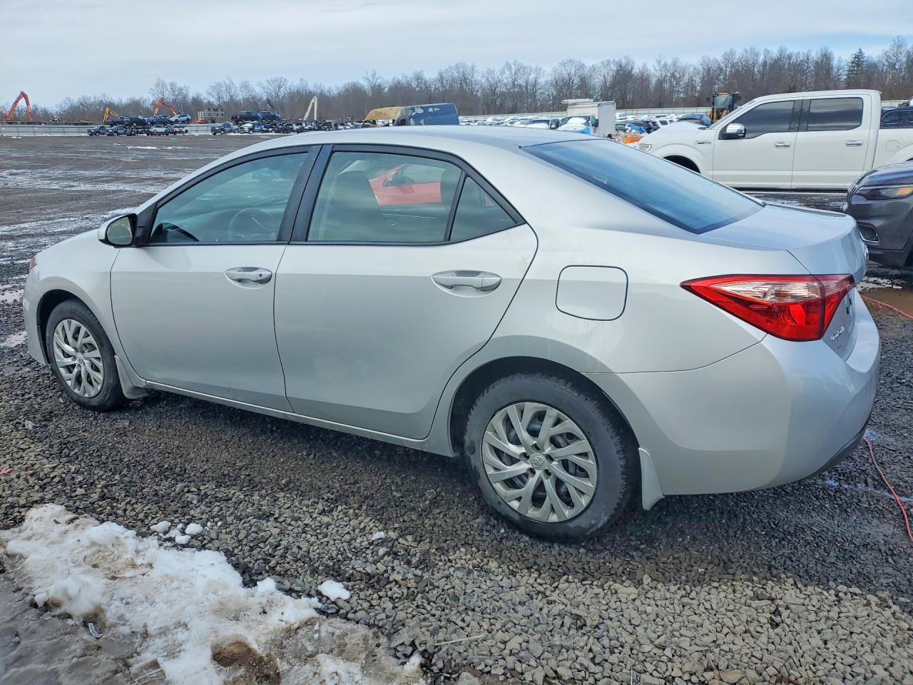 2017 TOYOTA COROLLA LE photo 2