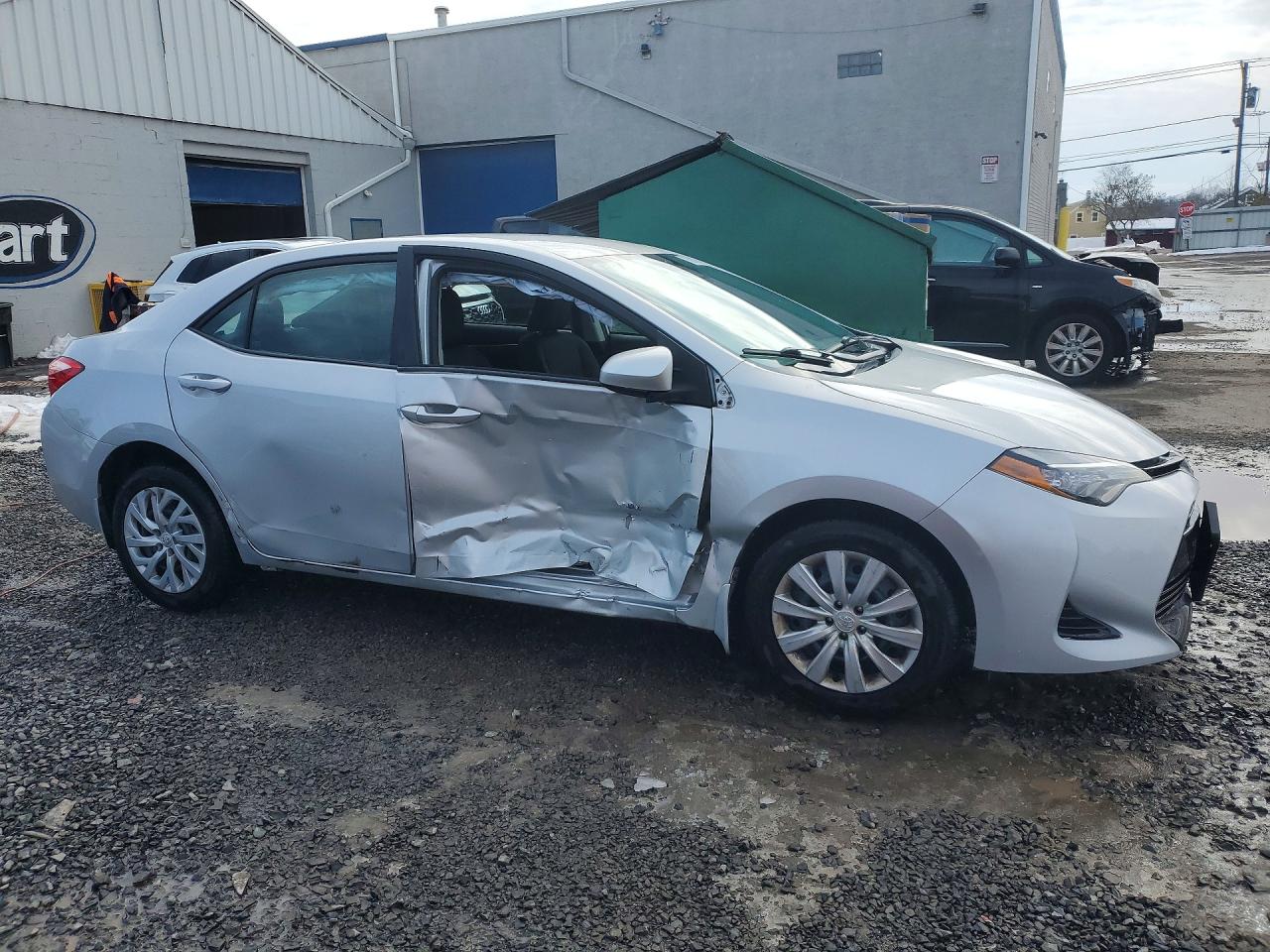 2017 TOYOTA COROLLA LE photo 4