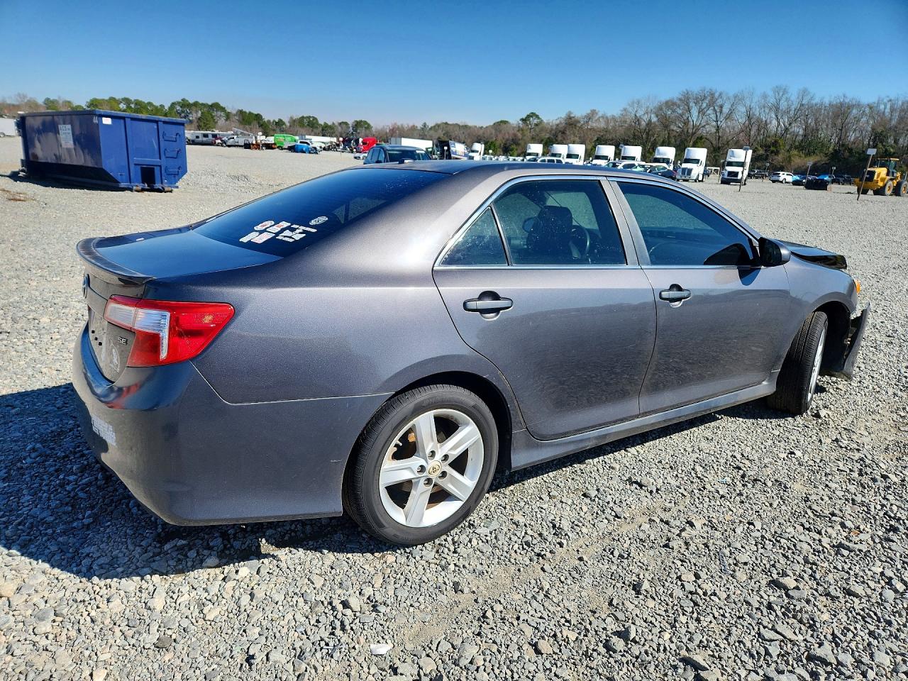 2012 TOYOTA CAMRY SE photo 3