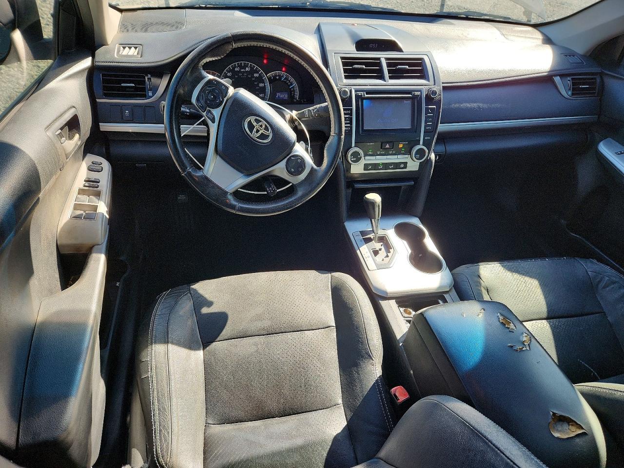 2012 TOYOTA CAMRY SE photo 8
