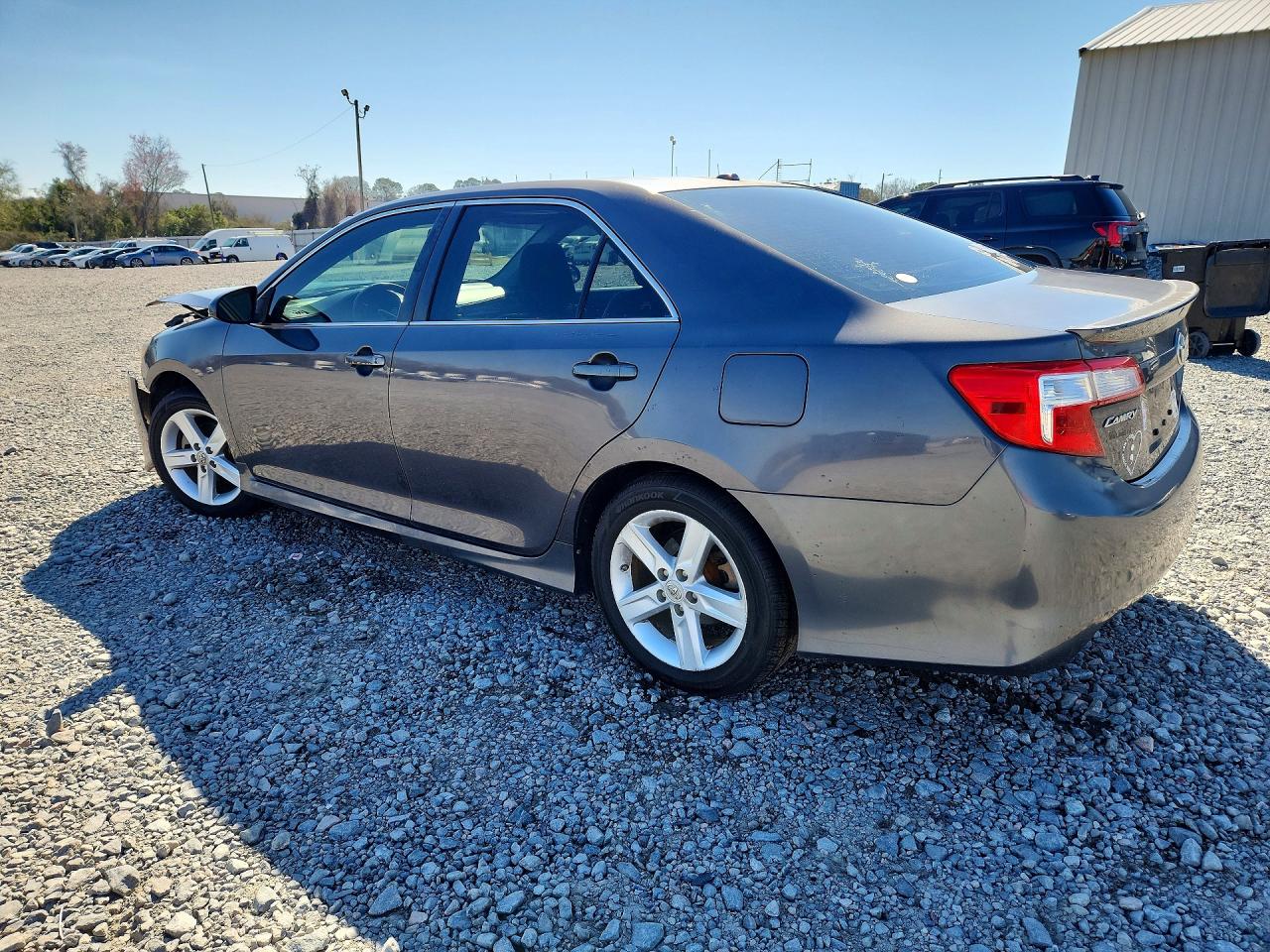 2012 TOYOTA CAMRY SE photo 2