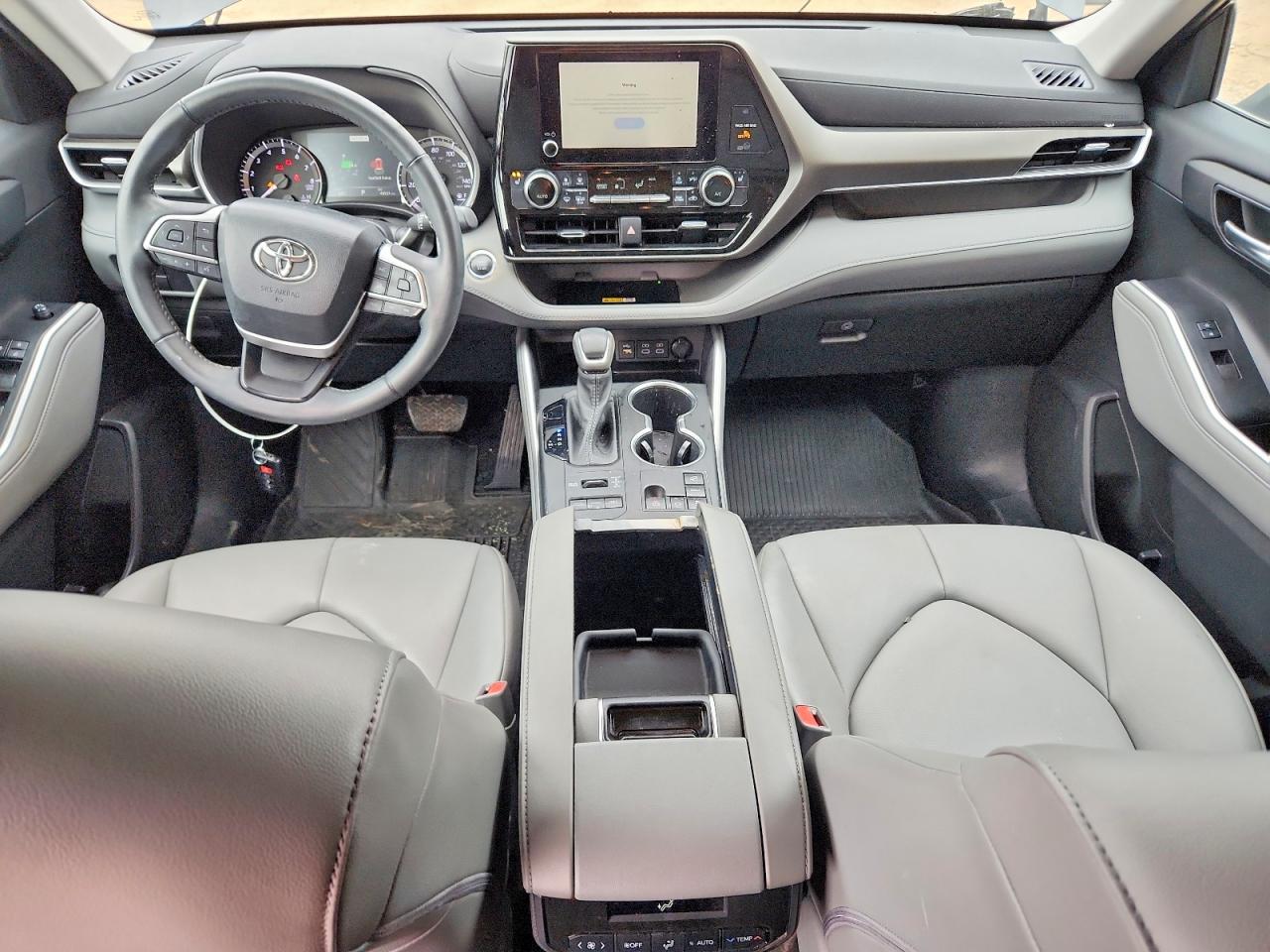 2023 TOYOTA HIGHLANDER XLE photo 8