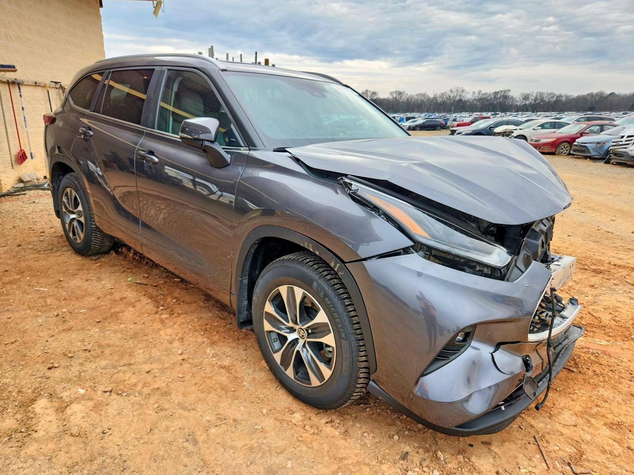 2023 TOYOTA HIGHLANDER XLE photo 4