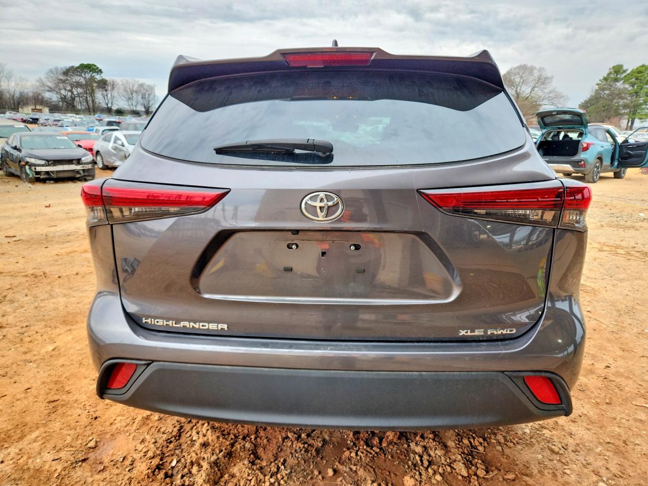 2023 TOYOTA HIGHLANDER XLE photo 6