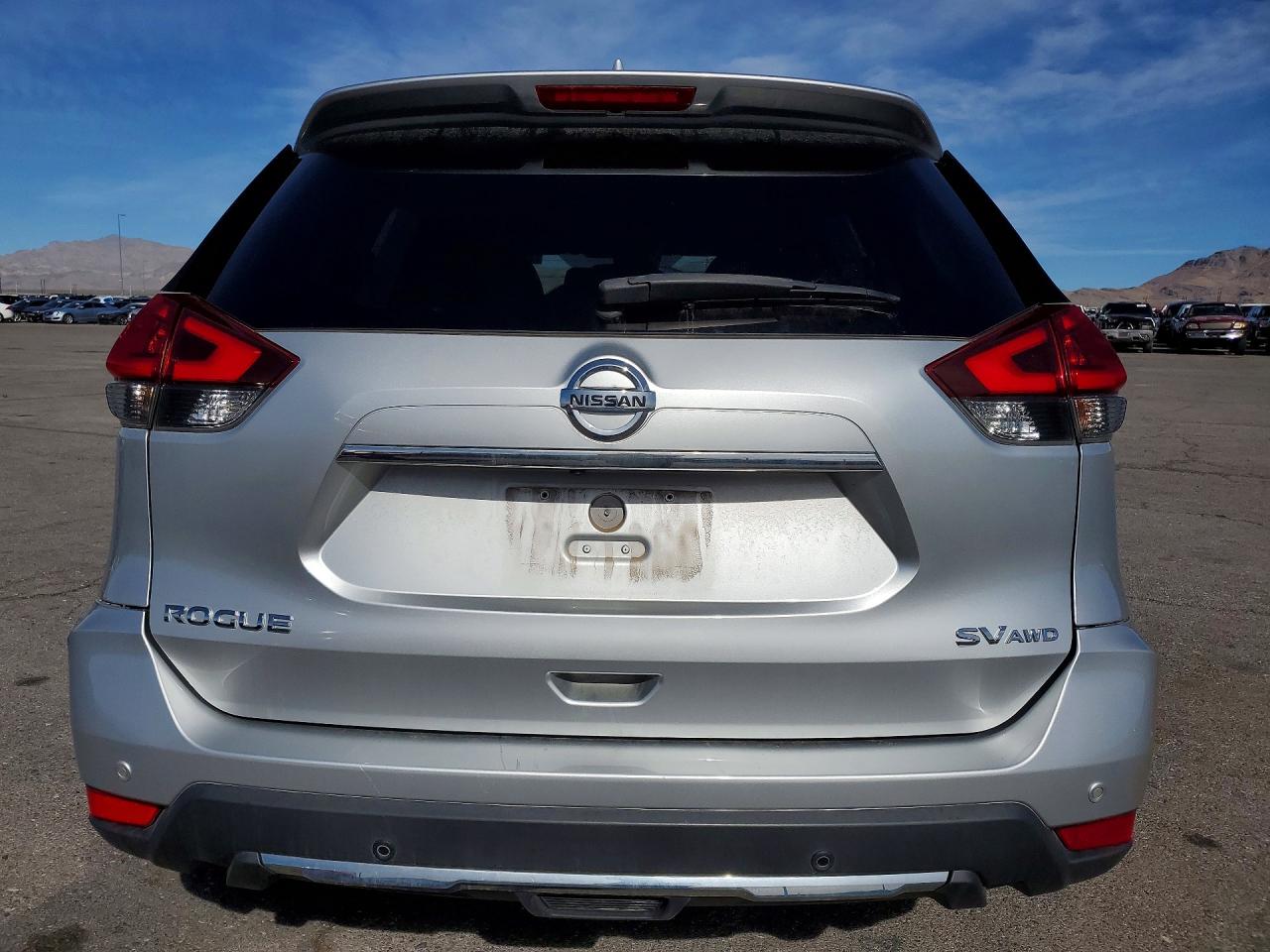 2019 NISSAN ROGUE SV photo 6