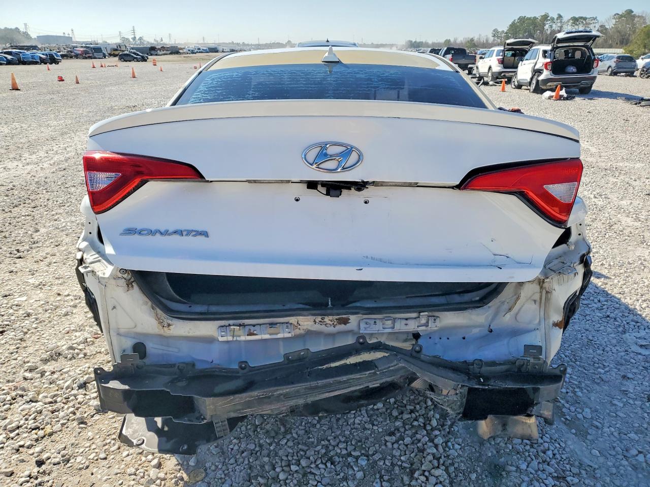 2017 HYUNDAI SONATA BASE photo 16