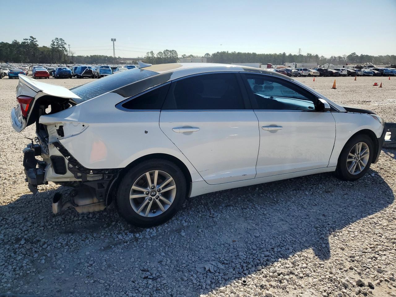 2017 HYUNDAI SONATA BASE photo 7