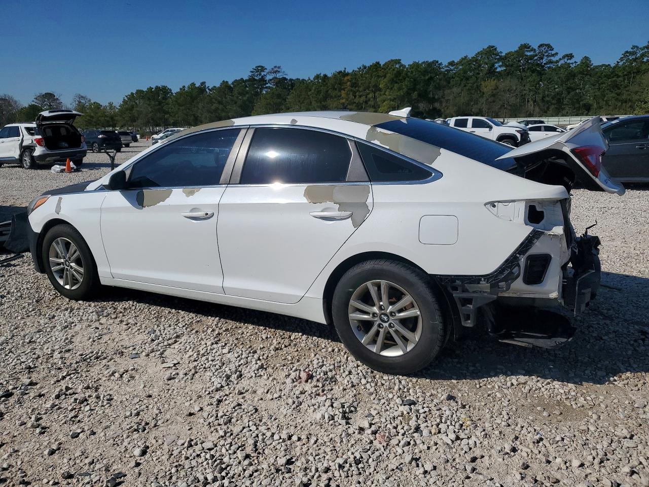 2017 HYUNDAI SONATA BASE photo 4