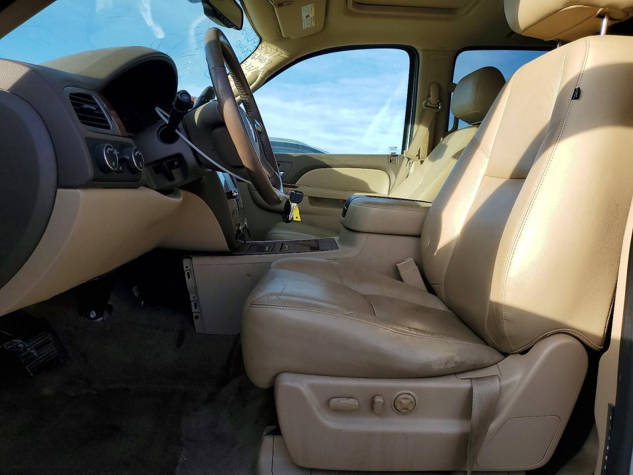 2013 CHEVROLET SUBURBAN K1500 LTZ photo 19