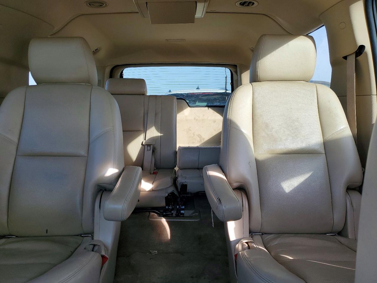 2013 CHEVROLET SUBURBAN K1500 LTZ photo 28