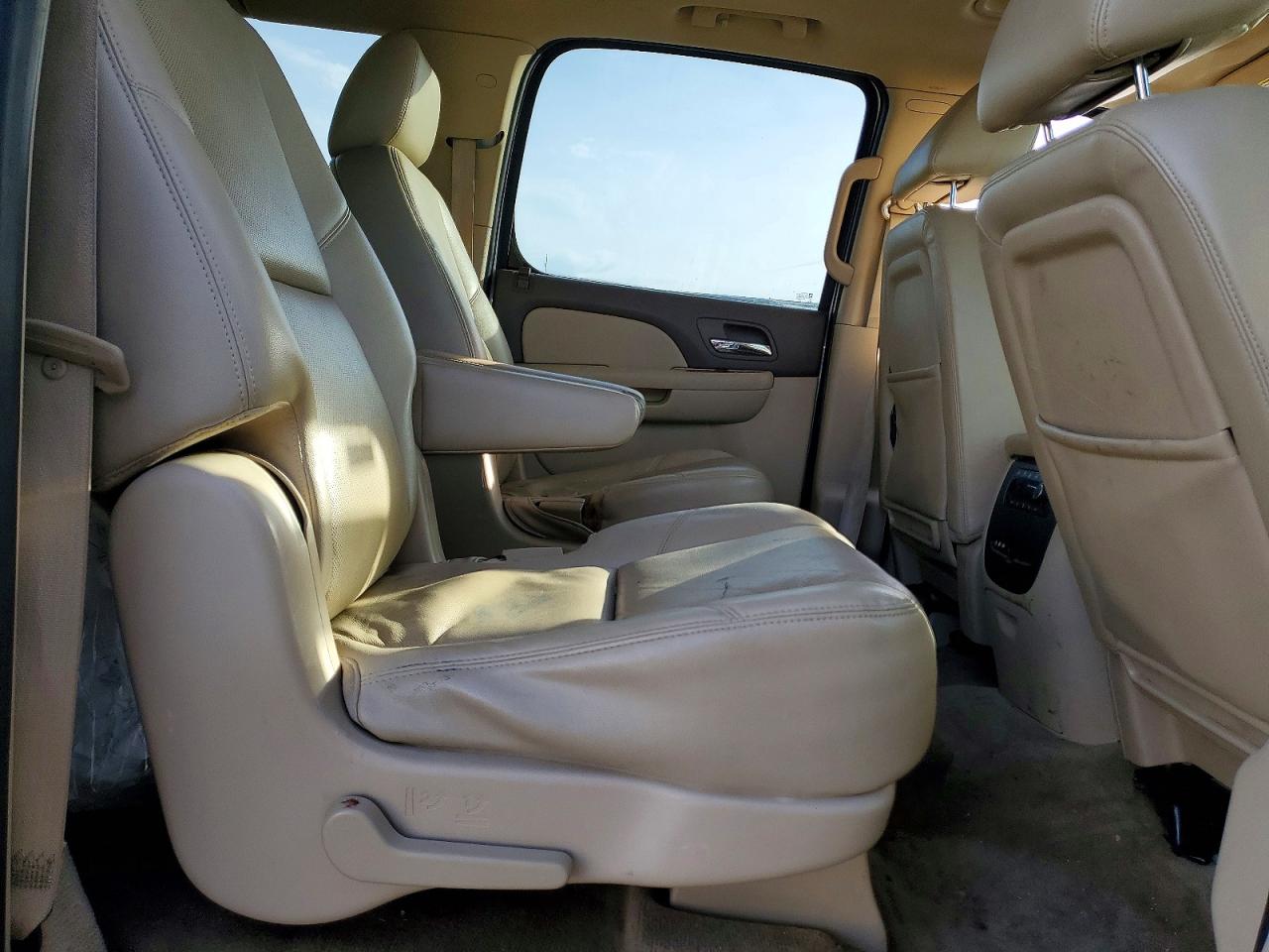 2013 CHEVROLET SUBURBAN K1500 LTZ photo 31