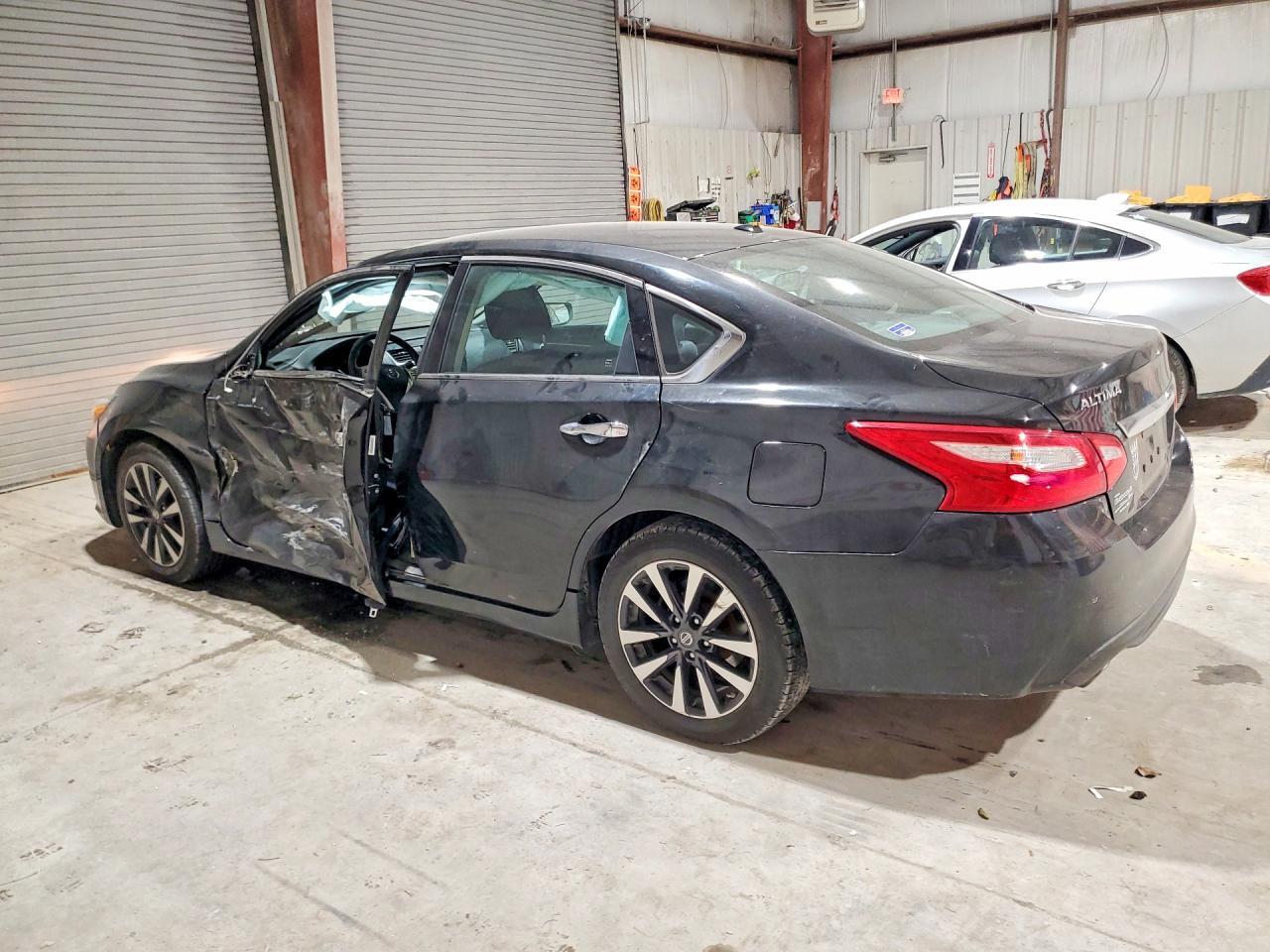 2017 NISSAN ALTIMA 2.5 SV photo 2