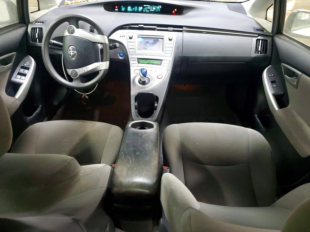 2014 TOYOTA PRIUS THREE photo 22