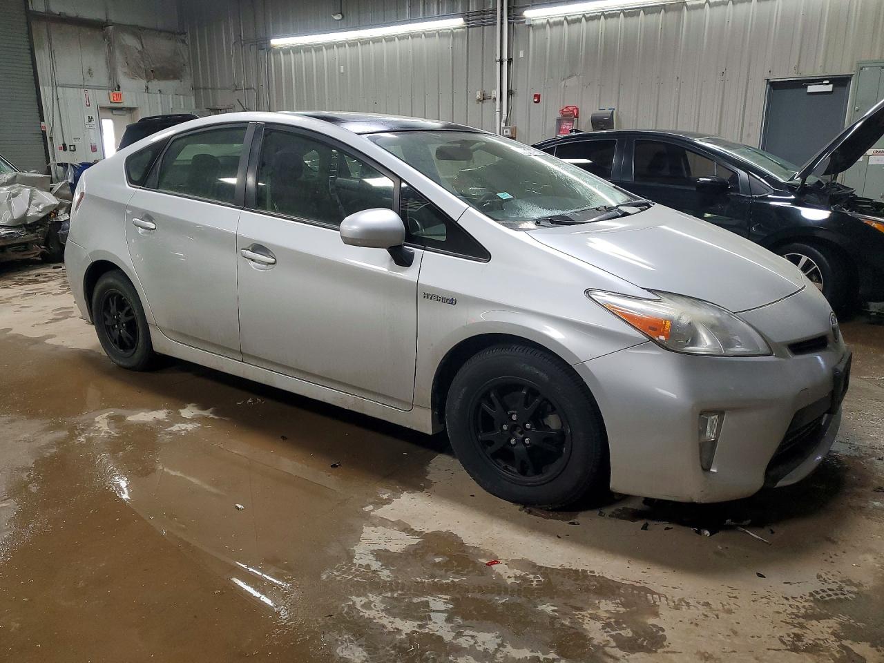 2014 TOYOTA PRIUS THREE photo 10
