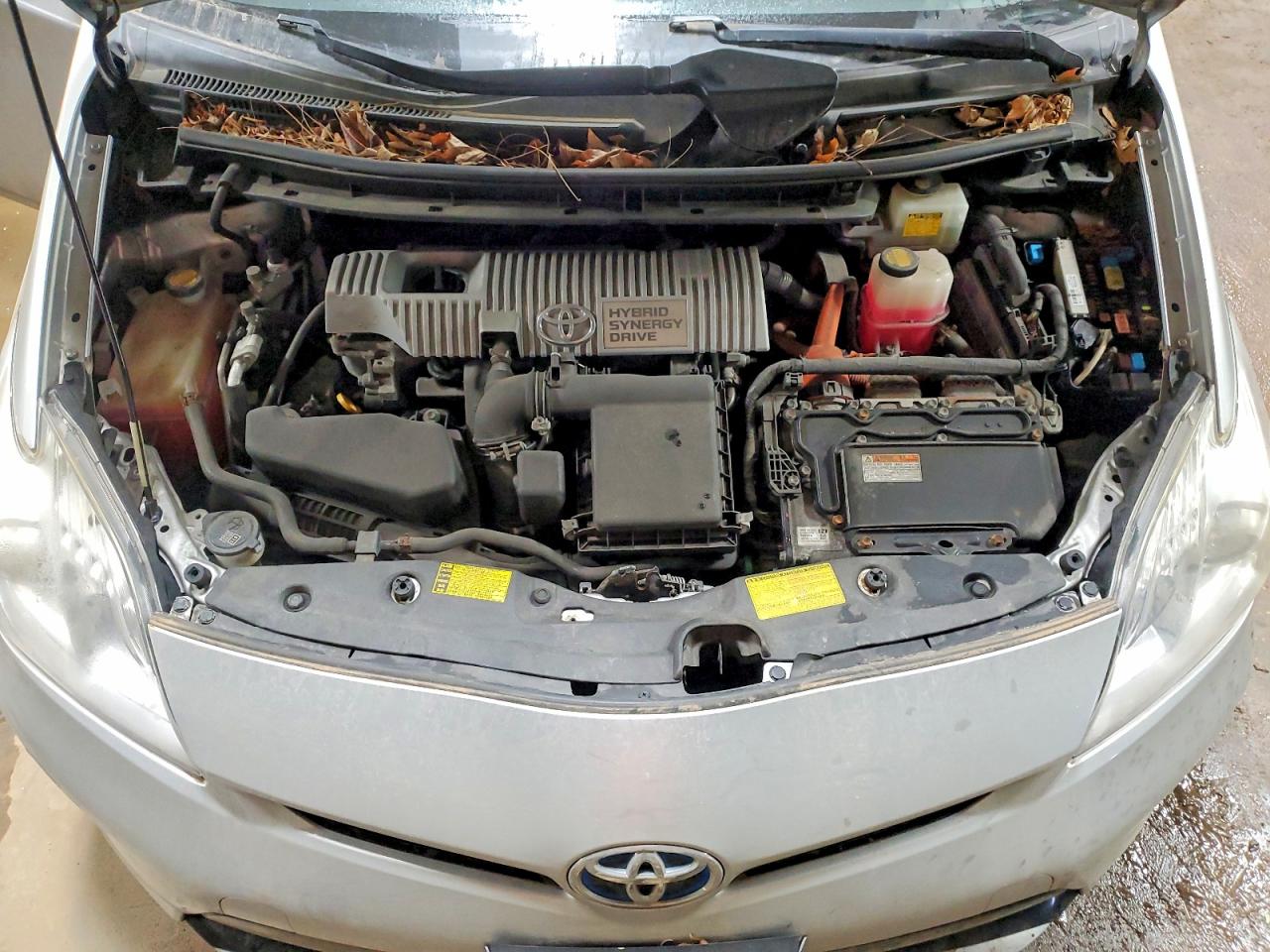 2014 TOYOTA PRIUS THREE photo 31