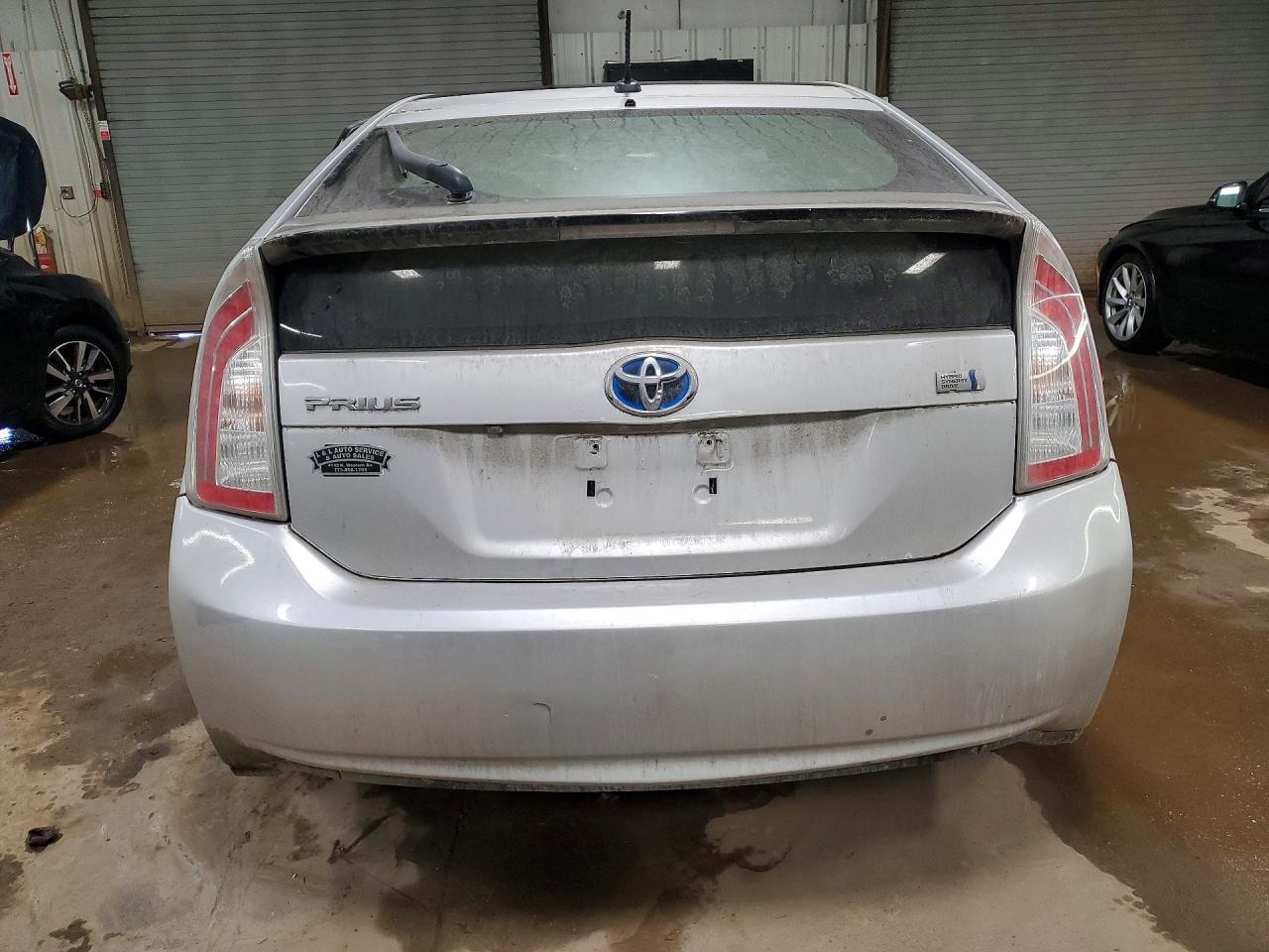 2014 TOYOTA PRIUS THREE photo 16