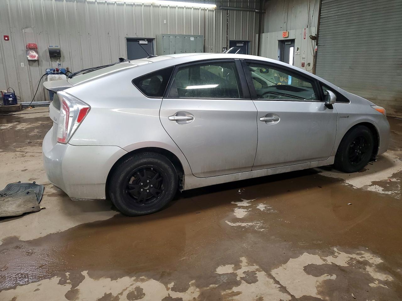 2014 TOYOTA PRIUS THREE photo 7