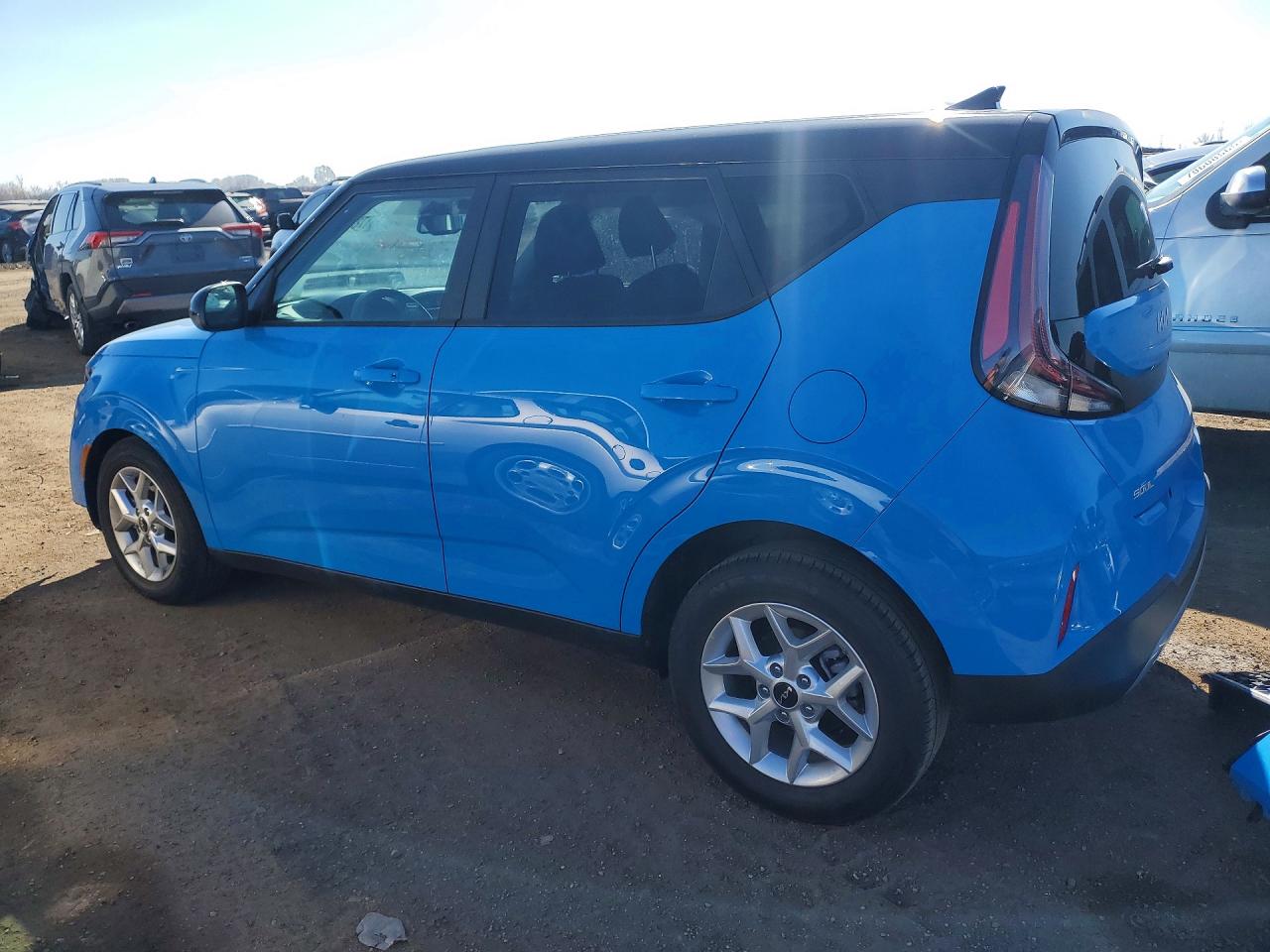 2025 KIA SOUL S photo 2