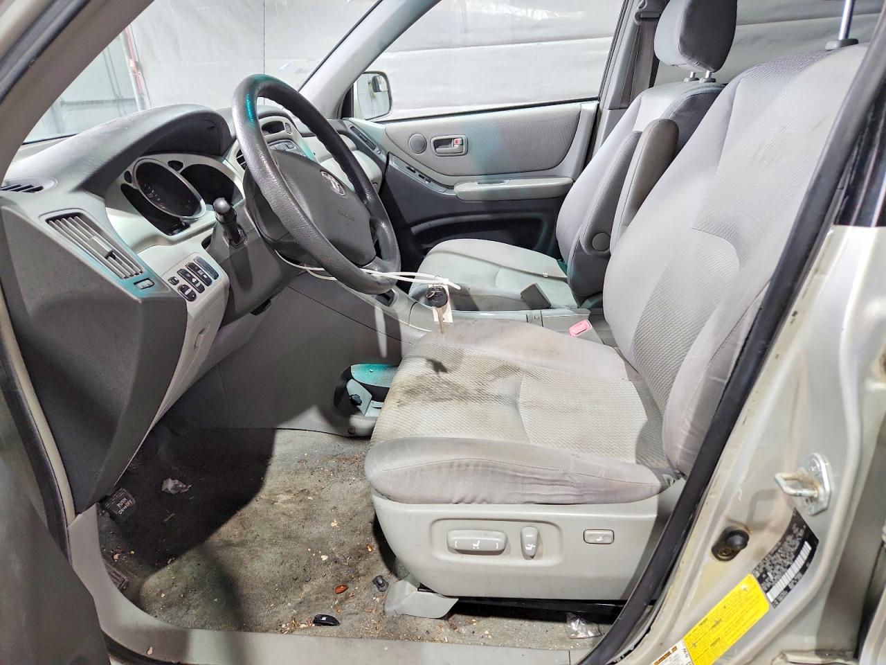 2005 TOYOTA HIGHLANDER BASE photo 13