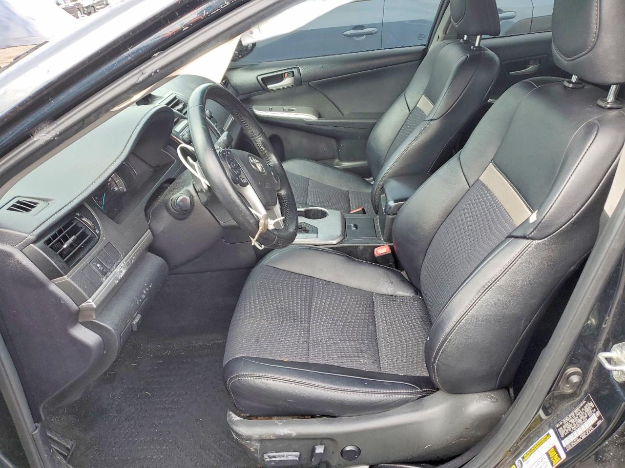2014 TOYOTA CAMRY SE photo 19