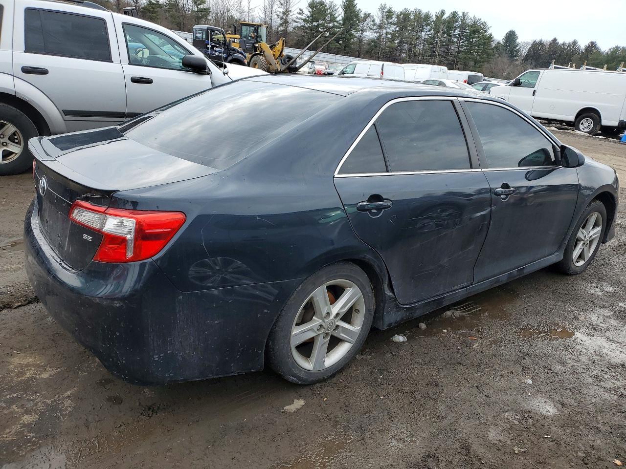 2014 TOYOTA CAMRY SE photo 7