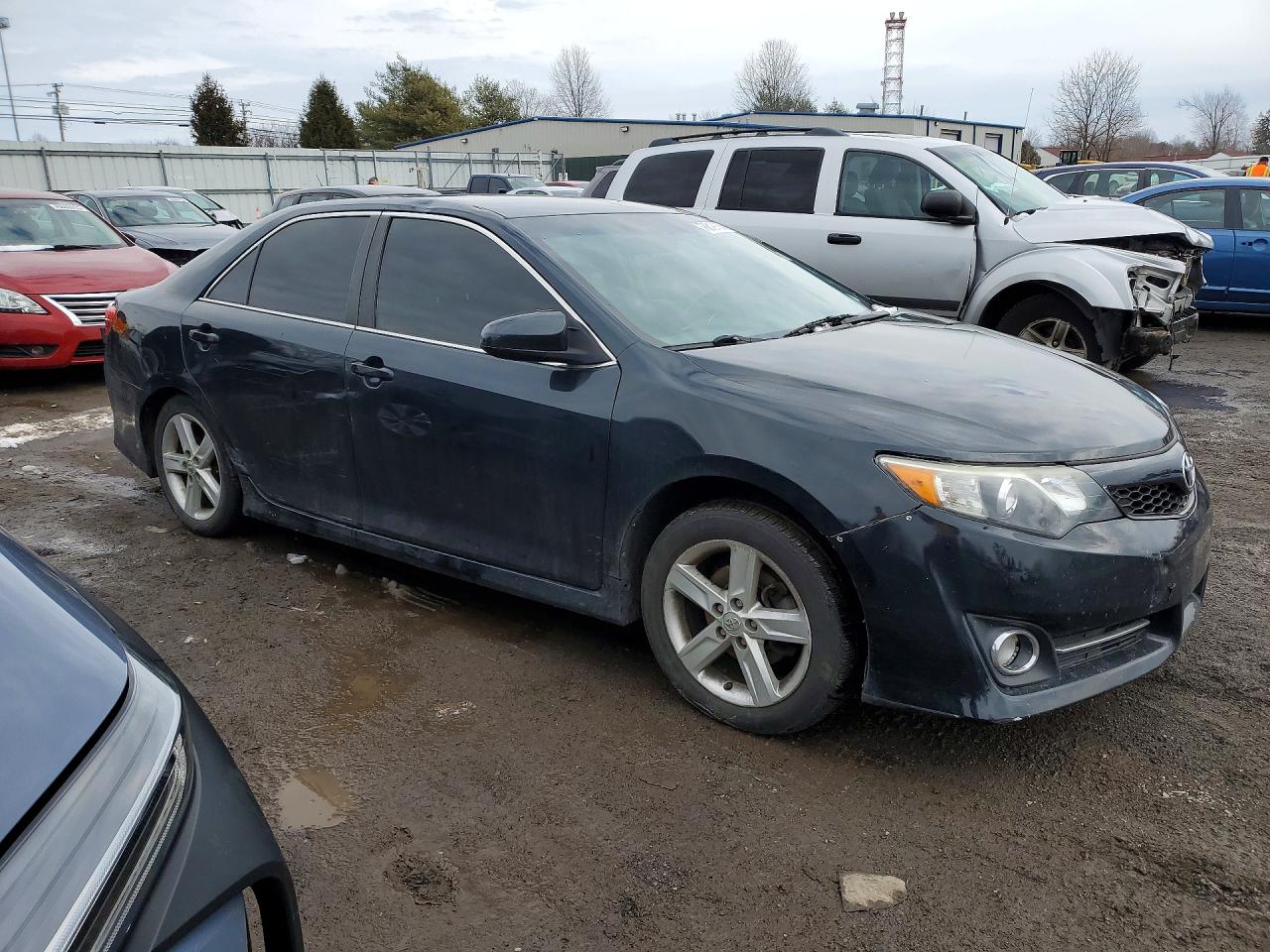 2014 TOYOTA CAMRY SE photo 10