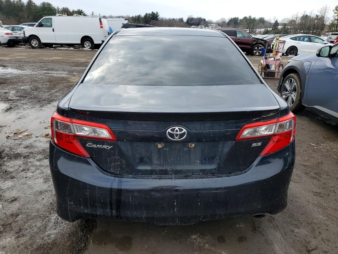 2014 TOYOTA CAMRY SE photo 16