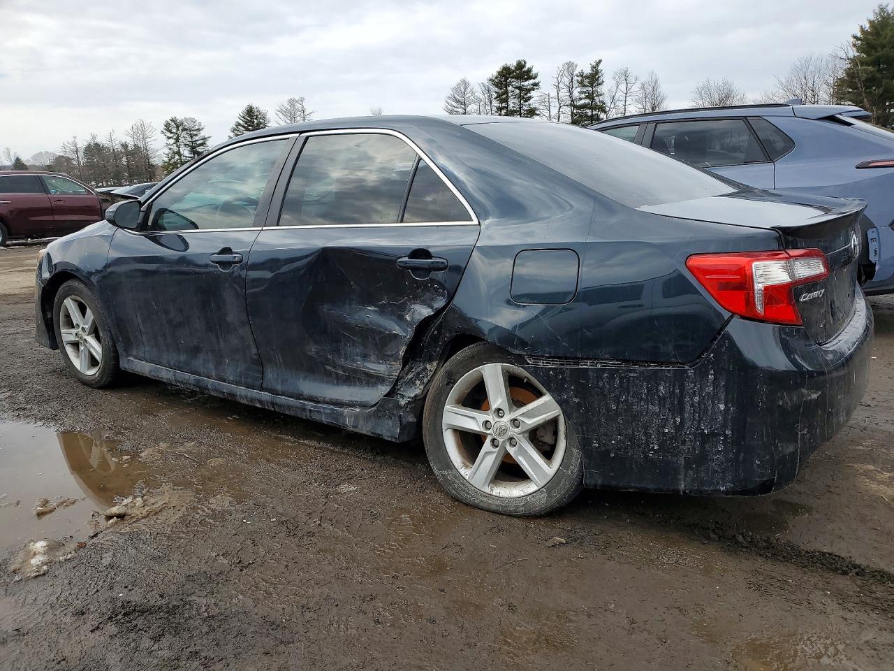 2014 TOYOTA CAMRY SE photo 4
