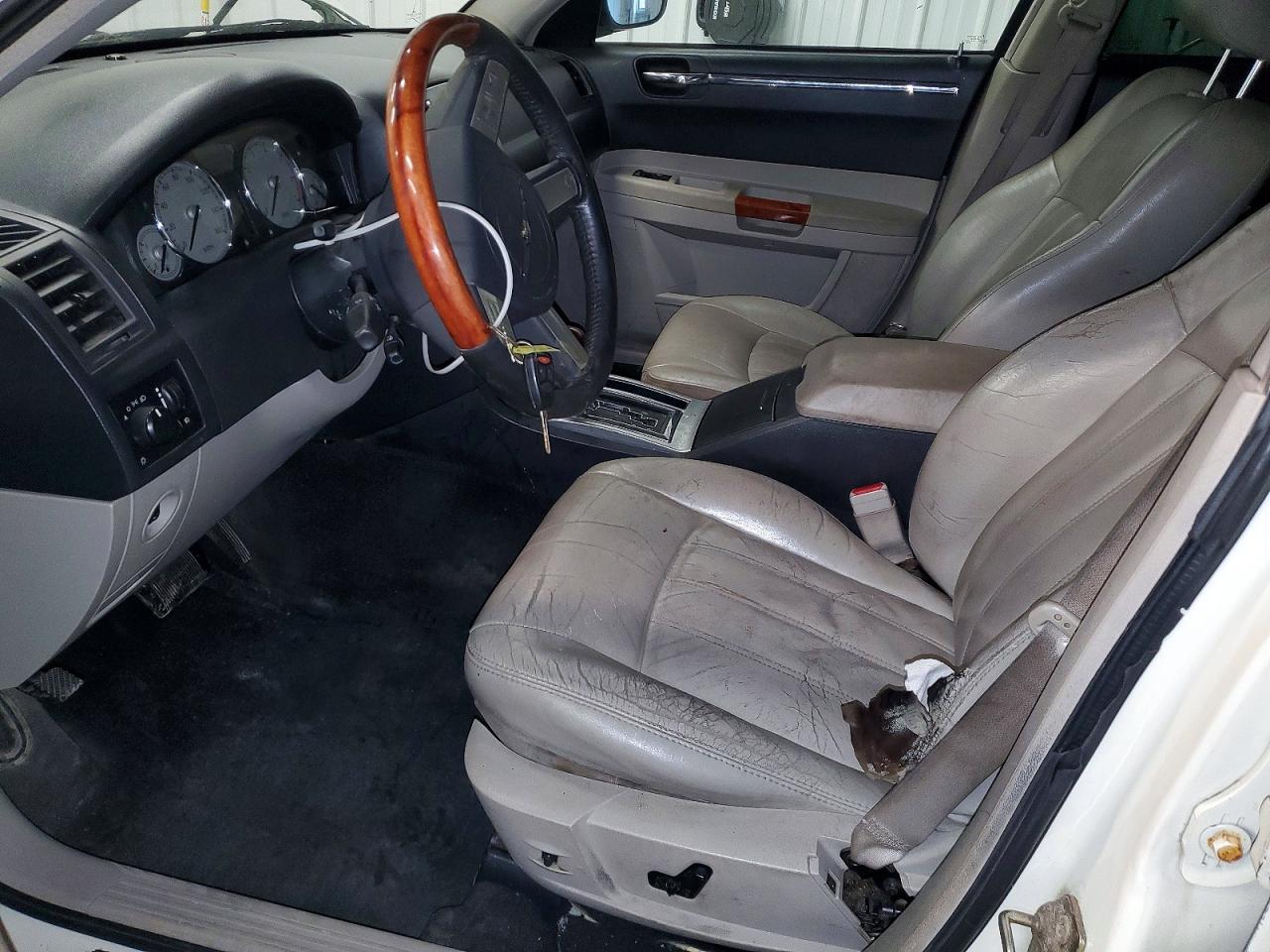 2005 CHRYSLER 300C photo 7