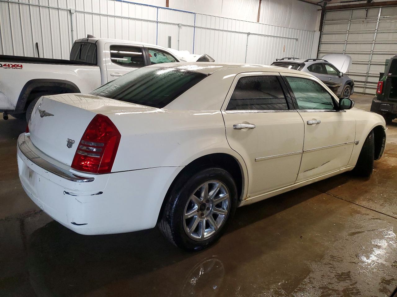 2005 CHRYSLER 300C photo 3