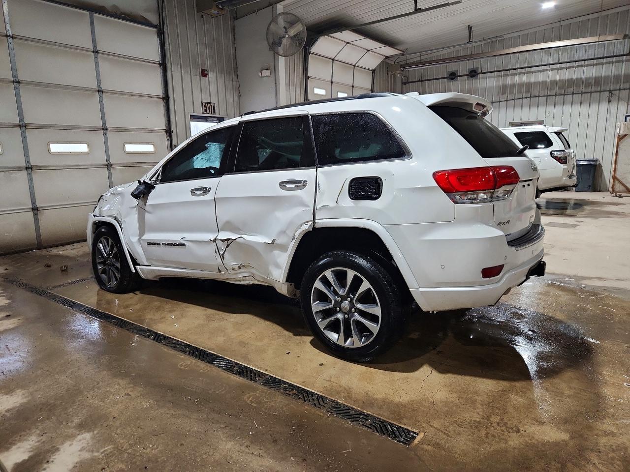 2018 JEEP GRAND CHEROKEE OVERLAND photo 3