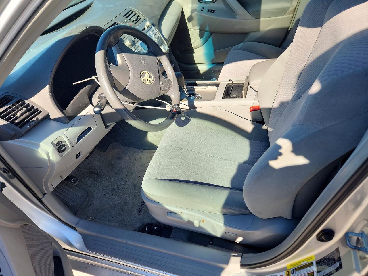 2010 TOYOTA CAMRY photo 25